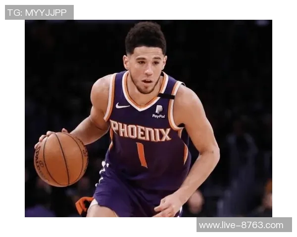 布克火力全开三分雨下砍下32分助球队获胜展现全能表现